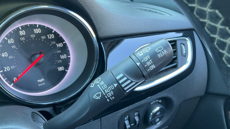 Vauxhall Astra 1.4i 16V SRi 5dr Petrol Hatchback